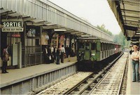 Station de métro Barbès-Rochechouart en 1975-
