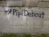 pipi debout