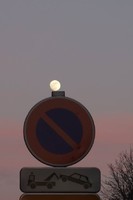 lune et panneau