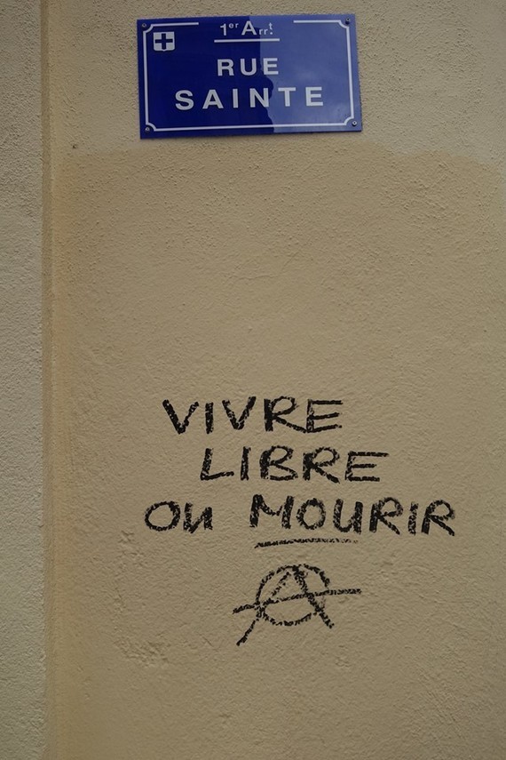 13001 Marseille , rue sainte