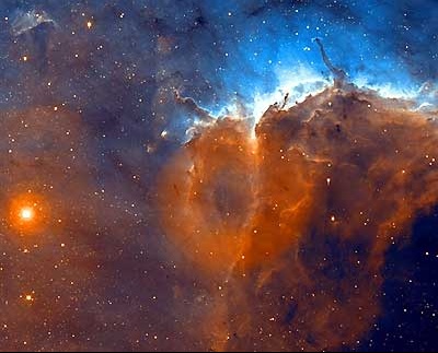Nébuleuse du Pélican situé dans la constellation du Cygne retient l'attention du fait de son ensembl