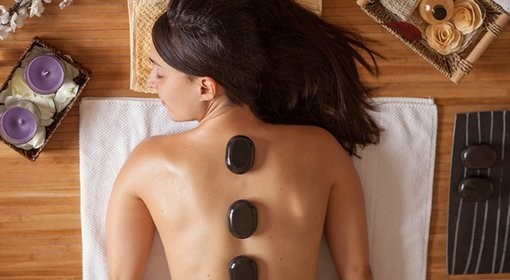 massage-aux-pierres-chaudes