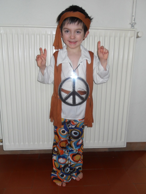 Clément déguisé en Hippie