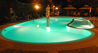 La piscine en nocturne de l'hôtel à Sorrente