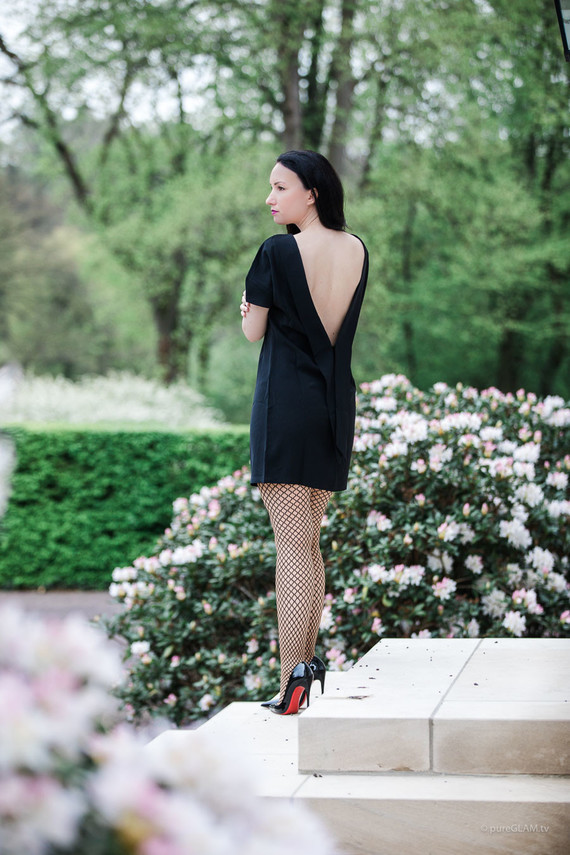 Fashionblogger-Instagrammer-Frankfurt-Modeblog-Minikleid-Netzstrumpfhose-SoKate-003