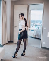 Fashionblog-VanessaPur-Leder-Minirock-Lagerfeld-Shirt-Tights-Stiefel-Lookbook-Hamburg-001