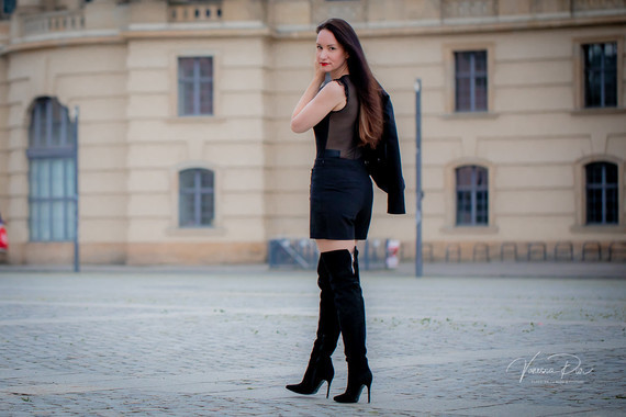 YouTuberin-Fashionblogger-Vanessa-Pur-Hotpants-Overknee-Boots-Strumpfhose-003