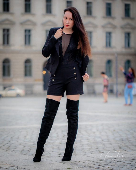 YouTuberin-Fashionblogger-Vanessa-Pur-Hotpants-Overknee-Boots-Strumpfhose-004