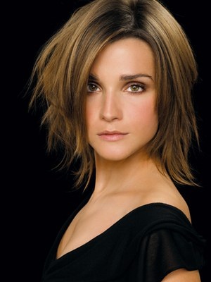 Est Ce Un Carre Plongeant Ca Coiffure Et Coloration Forum Beaute Doctissimo On a d'ailleurs vu victoria beckham, la reine incontestée de la coupe au carré durant de nombreuses années, le porter dans ces deux versions, avec toujours autant de succès. coiffure et coloration