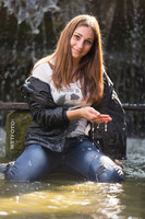339-wetfoto-wetlook-photos-girl-get-wet-soaked-winter-clothing-jeans-boots-jacket-waterfall-024