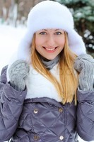 17490804-young-woman-winter-portrait