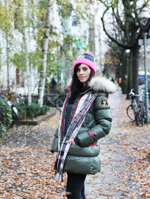 amandine-fashion-blogger-berlin-germany-wearing-outfit-eleven-elfs-earth-spirit-green-khaki-down-jac
