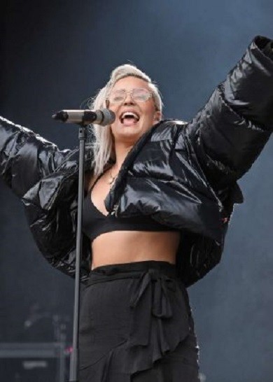 Anne-Marie_-Performing-at-V-Festival-2017--11-300x420