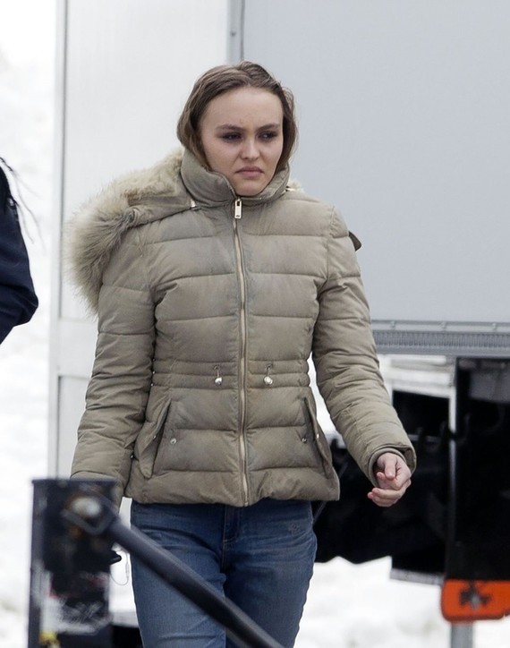 lily-rose-depp-on-the-set-of-dreamland-in-montreal-7