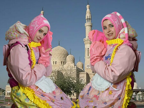 Dhimmi servantmaids Nallezulma and Fienezulma imported from Germany serving Mosque visitors 114