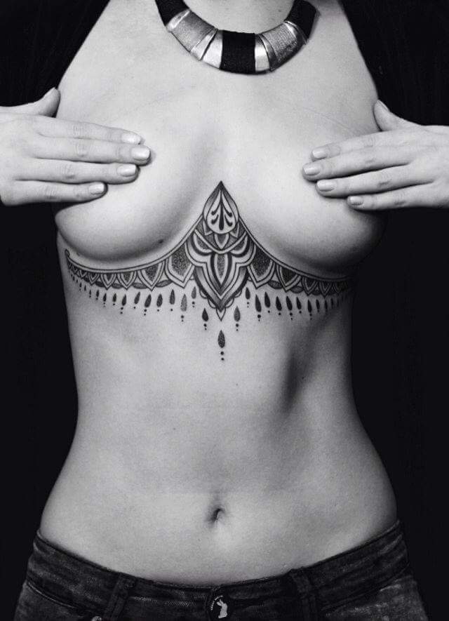 Tatouage Sous La Poitrine Femme Conseil Tatouages Et Piercings Forum Beaute