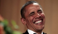 Barack-Obama-plie-de-rire