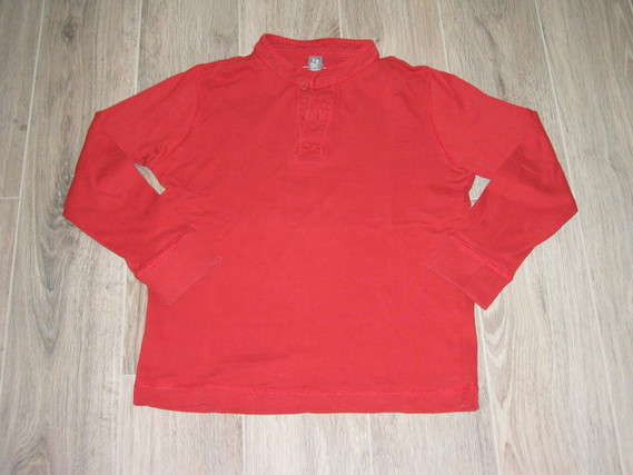 Tee-shirt ZARA T10 ans (indiqué 7/8 ans mais taille très grand) -- 2€