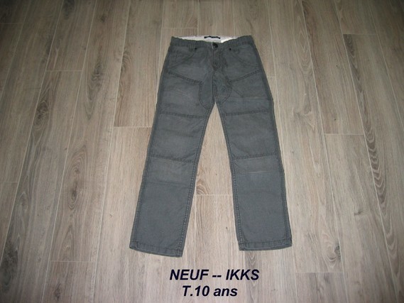 NEUF -- Jean IKKS T.12 ans (indiqué 10 ans mais taille très grand) -- 20€