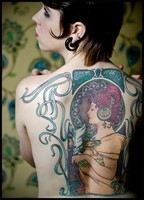 mucha-lacie-frain-phoenix-tatouage