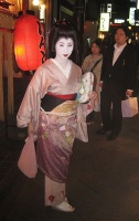 378px-Geisha_in_Kyoto