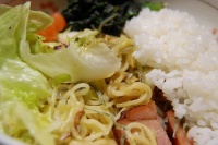 Japon food chow mein saltiness rice