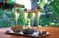 l-alcool-apero-bouteille-de-champagne-champagnes-boissons-nourriture-glasswares-lunettes-pour-l-arge