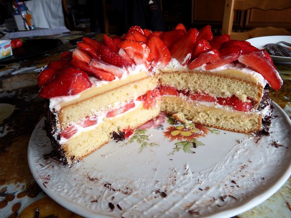 coupe gâteau au fraises