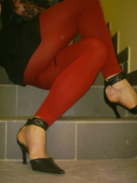 Escarpins noir avec large bride cheville avec fuseau rouge 7 [800x600]