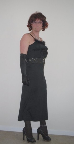 longue robe noir avec plumes 5