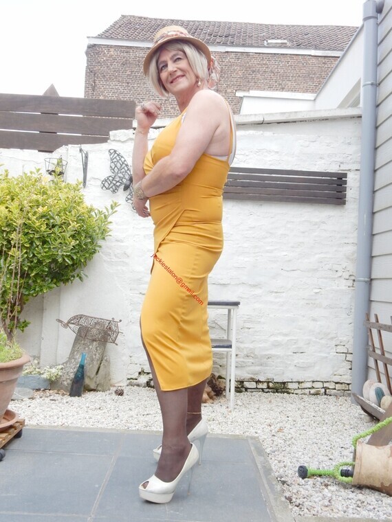 Longue robe jaune portefeuille 11