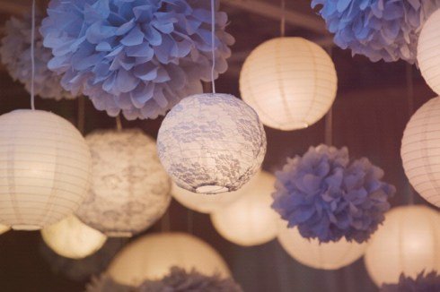 fleurs-pompons-pompon-lanterne-plafond-img