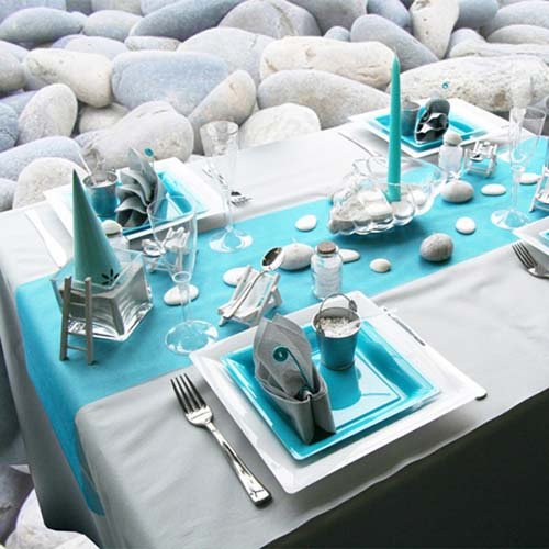 turquoise-colors-table-setting-beach-stones-theme