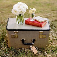 vintage-suitcase-wedding-1