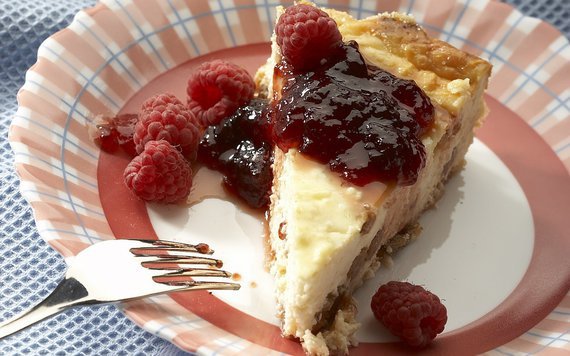 dessert-blackberry-pie-plate-wide-hd-wallpaper