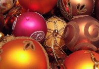 christmas-decorations-shiny-balls