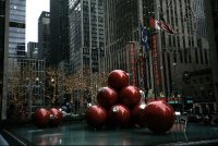 nyc_rockefeller-center_christmas-decoration_col