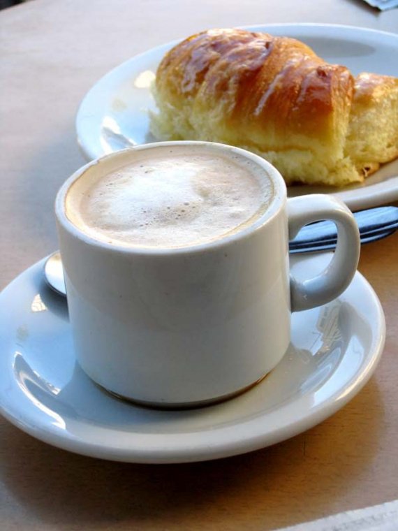 cafe-croissant-petit-dejeuner