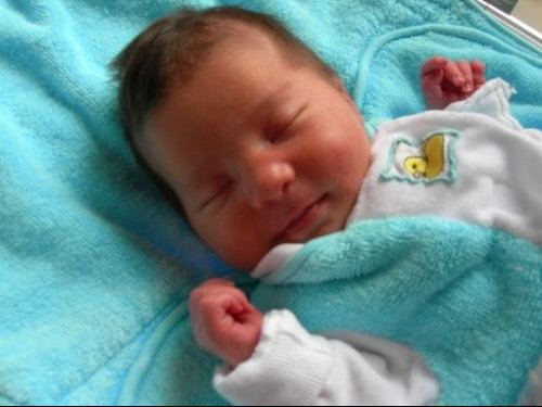 Naissance D Angelina Le 9 Mai A 37sa Naissance D Angelina Le 9 Mai A 37sa