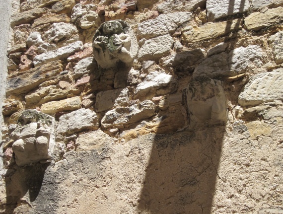 sculptures sur murs La Cadière