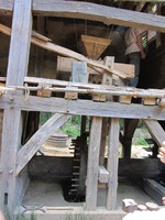 mécanisme du moulin à eau Guédelon