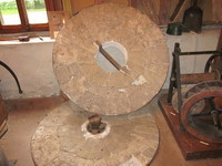 meule du moulin d'Angibault (démontée)