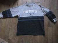 beau sweat shirt CAMPS  8 ANS    5 EUROS