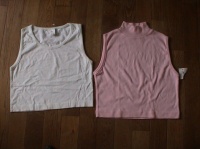 2 tee shirts/top neufs TAILLE 1  4. EUROS LE LOT