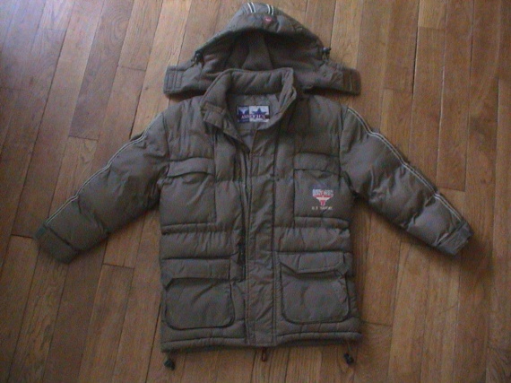 BEAU BLOUSON HIVER TAILLE GRAND 8 ANS   8 EUROS