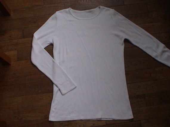 long pull tunique blanc taille 40/42  COMME NEUF  3.5 EUROS