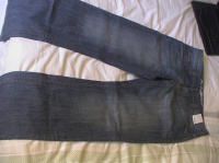 JEAN NEUF IN EXTENSO TAILLE 48         13 EUROS