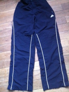 Bas de jogging Adidas. 10 euros. RESERVE