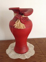 Très joli vase rouge.   10 euros