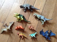 Lot dinosaures plastique 7 euros